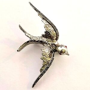 Bird pin